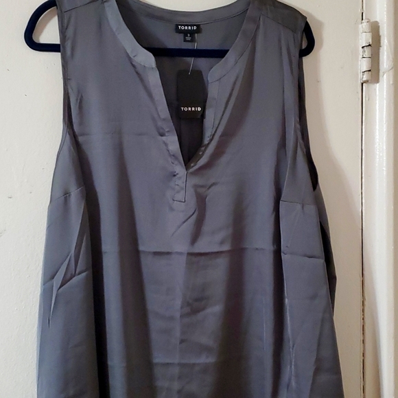 Torrid - Satin V Top - Picture 1 of 3
